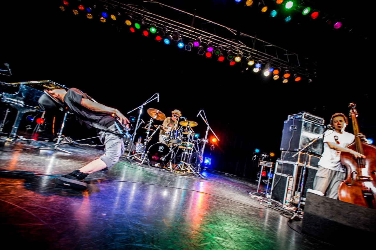 H ZETTRIO「PIANO CRAZE CRAZY TOUR」神奈川・CLUB CITTA'公演の様子。（Photo by Hiroki Nishioka）