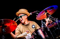 H ZETT KOU（Dr）（Photo by Hiroki Nishioka）