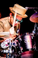 H ZETT KOU（Dr）（Photo by Hiroki Nishioka）