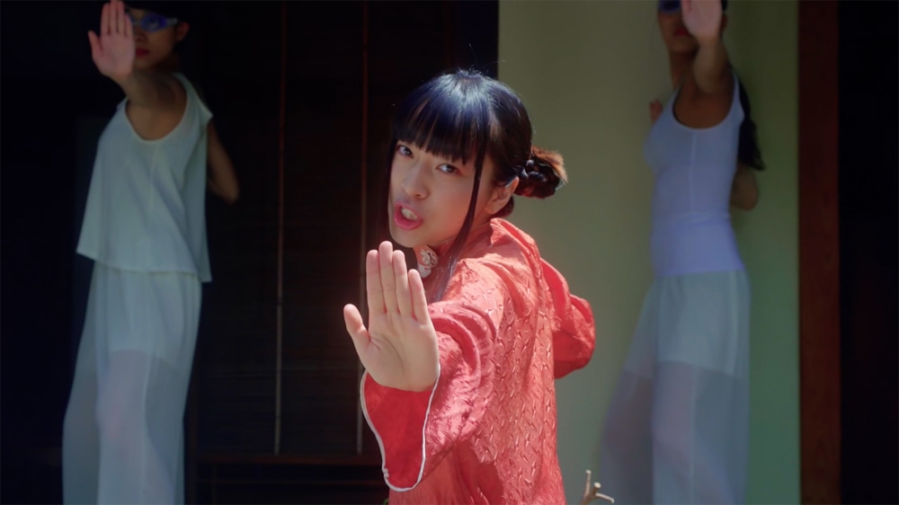 ヒグチアイ「猛暑です-e.p ver-」のワンシーン。