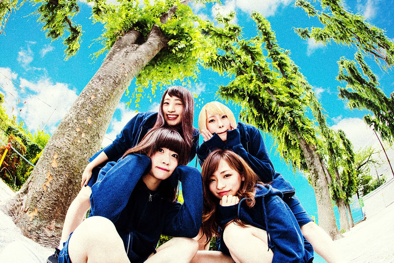 kana（右下）とmomo（右上）が加入し、4人体制となったMalcolm Mask McLaren。