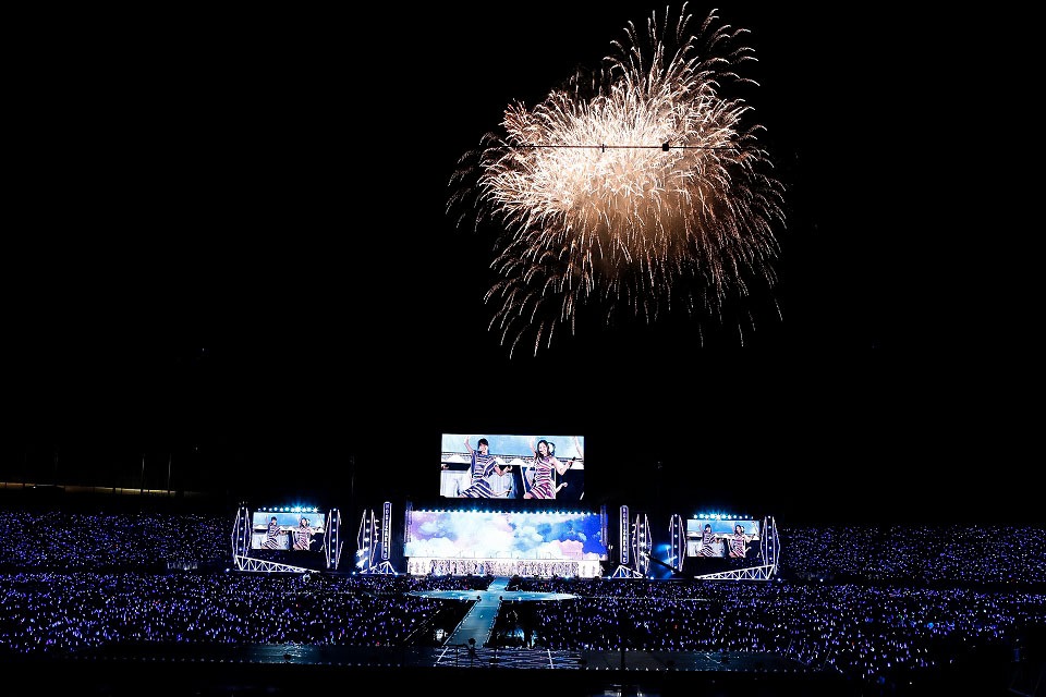 乃木坂46のライブの様子。