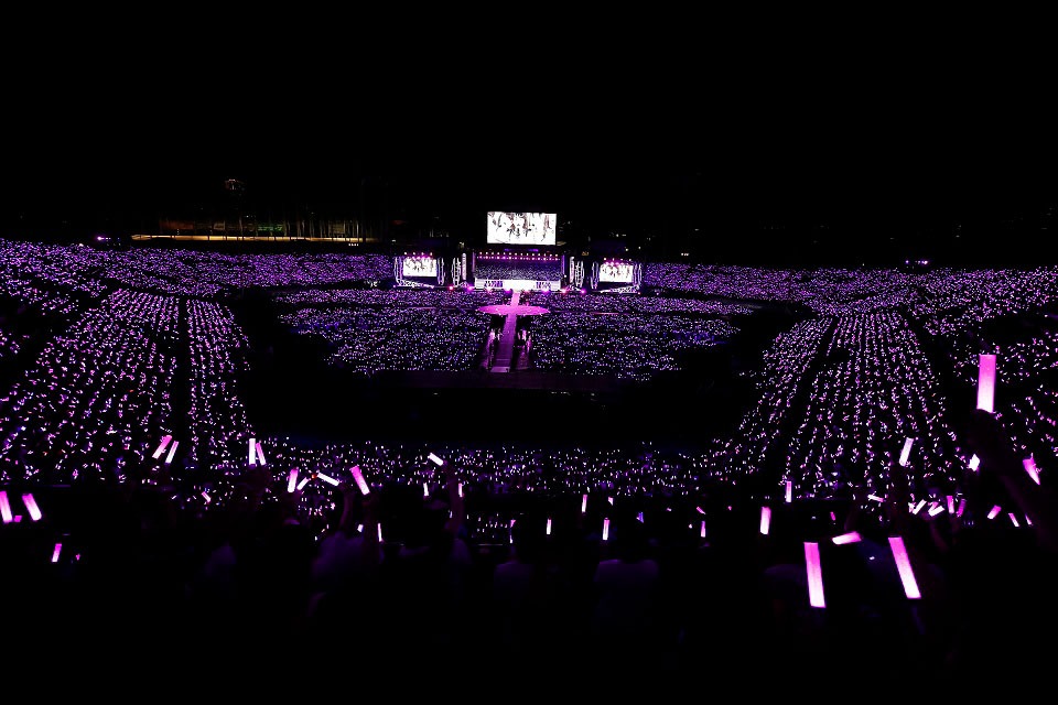 乃木坂46のライブの様子。
