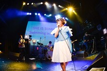 SHE IS SUMMER「Swimming in the Live」東京・WWW公演の様子。（撮影：落合由夏）