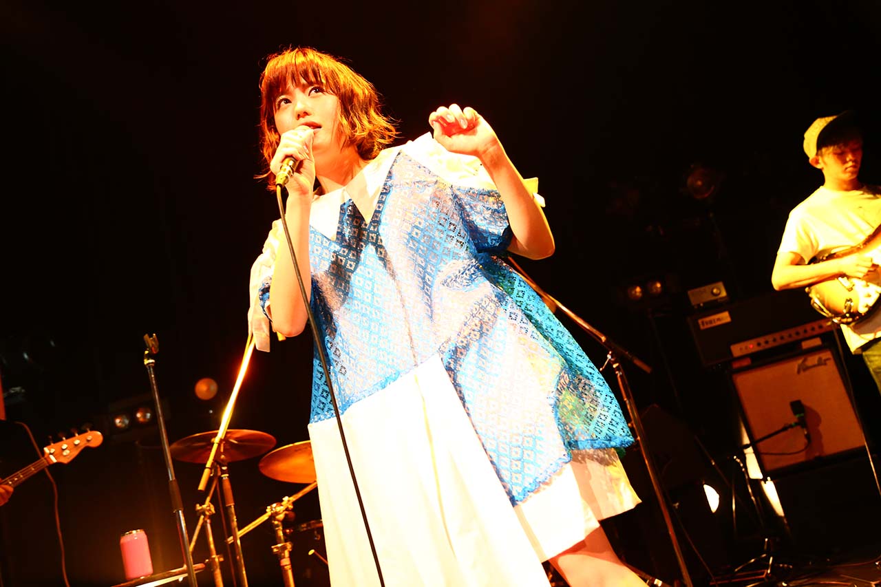 SHE IS SUMMER「Swimming in the Live」東京・WWW公演の様子。（撮影：落合由夏）