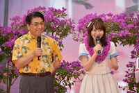 戸敷正宮崎市長（左）とSKE48の大場美奈（右）。 （写真提供：エイベックス）