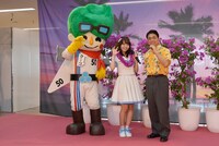 宮崎で行われた「意外にマンゴーを食べてない人！ 空港でマンゴーを語ってミナい？」の様子。  （写真提供：エイベックス）