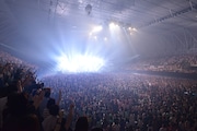 「SPITZ 30th ANNIVERSARY TOUR "THIRTY30FIFTY50"」初日公演の様子。(撮影:内藤順司)