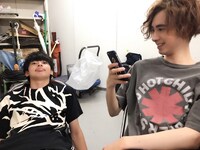 6月25日、福岡。和哉を撮るジャン君です！ ジャン君めちゃくちゃ連写してました！（撮影・コメント：楽）