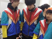 6月28日、東京。隠し撮り動画のスクショです。まーた2人でコソコソと何か企んでるよ。（撮影・コメント：玲於）