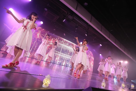 「君のニュース」を披露するNGT48 Team NIII。(c)AKS