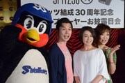 左からつば九郎、岩井勇気（ハライチ）、酒井美紀、清水ミチコ。