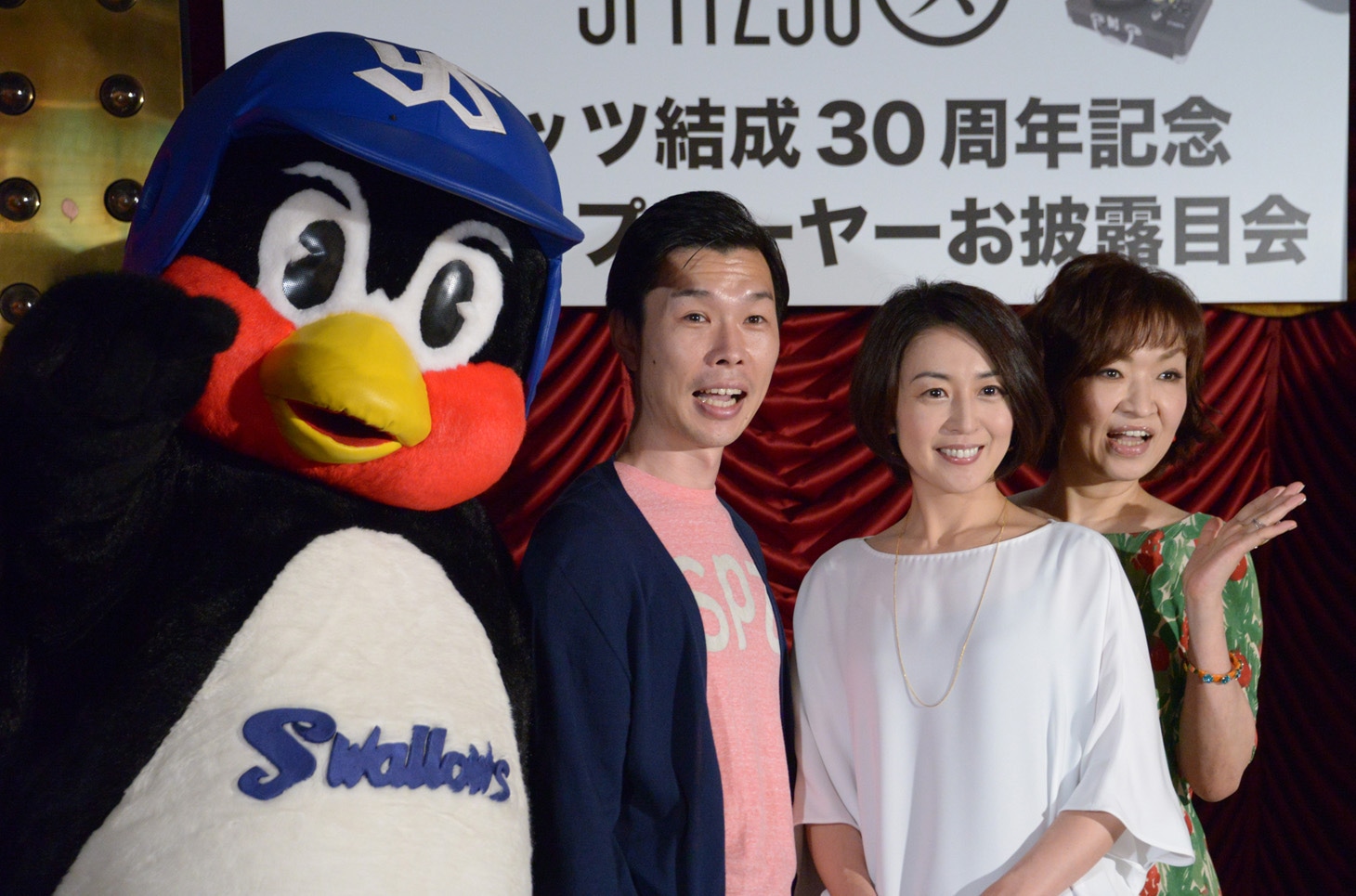 左からつば九郎、ハライチ岩井、酒井美紀、清水ミチコ。