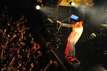 神聖かまってちゃんのライブの様子。（撮影：佐藤哲郎）