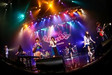 DISH//とBiSHのコラボの様子。