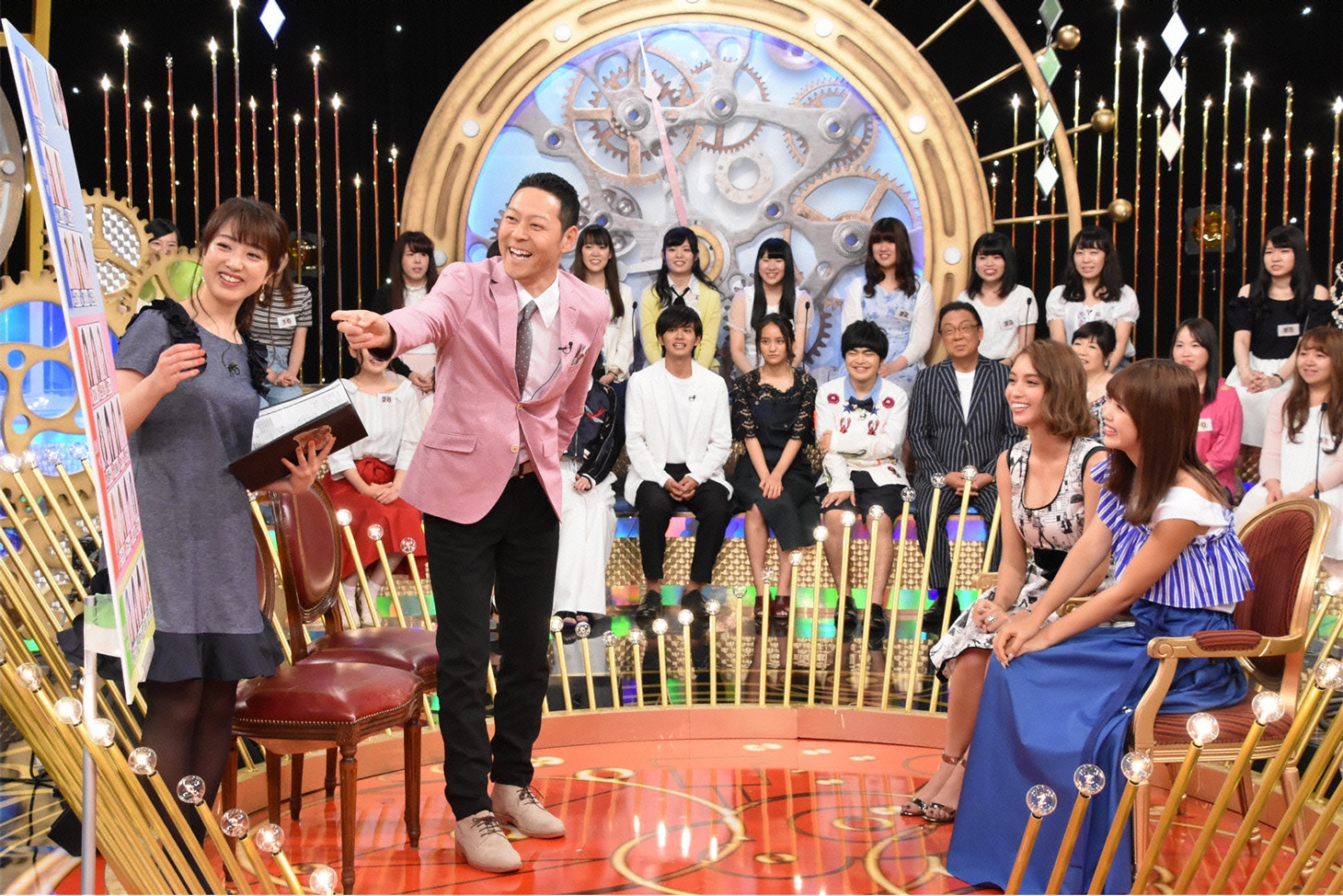 「1周回って知らない話」の様子。(c)日本テレビ