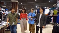 左から浜田雅功（ダウンタウン）、稲村亜美、タクヤ（超特急）、太田博久（ジャングルポケット）。(c)YTV