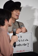 手前から神木隆之介、Nakajin。