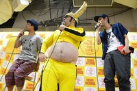 レジに並ぶ客にアピールする石鹸（Dr / 三宅弘城）、港カヲル（46歳 / 皆川猿時）、暴動（G / 宮藤官九郎）。