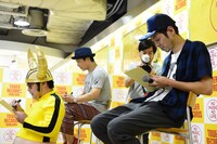 似顔絵を描く石鹸（Dr / 三宅弘城）、港カヲル（46歳 / 皆川猿時）、暴動（G / 宮藤官九郎）。