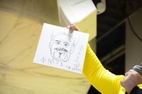 港カヲル（46歳 / 皆川猿時）が描いたファンの似顔絵。