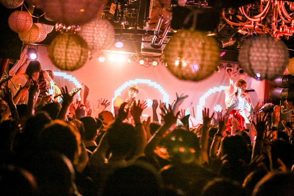 魔法少女になり隊のライブの様子。
