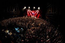 夜の本気ダンス「No rain, new days o'scene」東京・EX THEATER ROPPONGI公演の様子。（撮影：浜野カズシ）