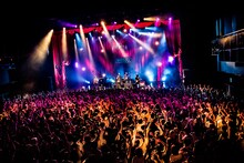 夜の本気ダンス「No rain, new days o'scene」東京・EX THEATER ROPPONGI公演の様子。（撮影：浜野カズシ）