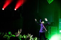 米田貴紀（Vo, G）（撮影：浜野カズシ）