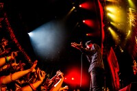 米田貴紀（Vo, G）（撮影：浜野カズシ）