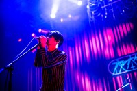 米田貴紀（Vo, G）（撮影：浜野カズシ）