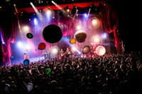 夜の本気ダンス「No rain, new days o'scene」東京・EX THEATER ROPPONGI公演の様子。（撮影：浜野カズシ）