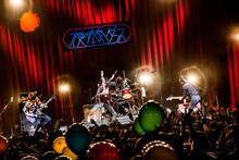 夜の本気ダンス「No rain, new days o'scene」東京・EX THEATER ROPPONGI公演の様子。（撮影：浜野カズシ）