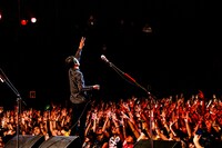 米田貴紀（Vo, G）（撮影：浜野カズシ）