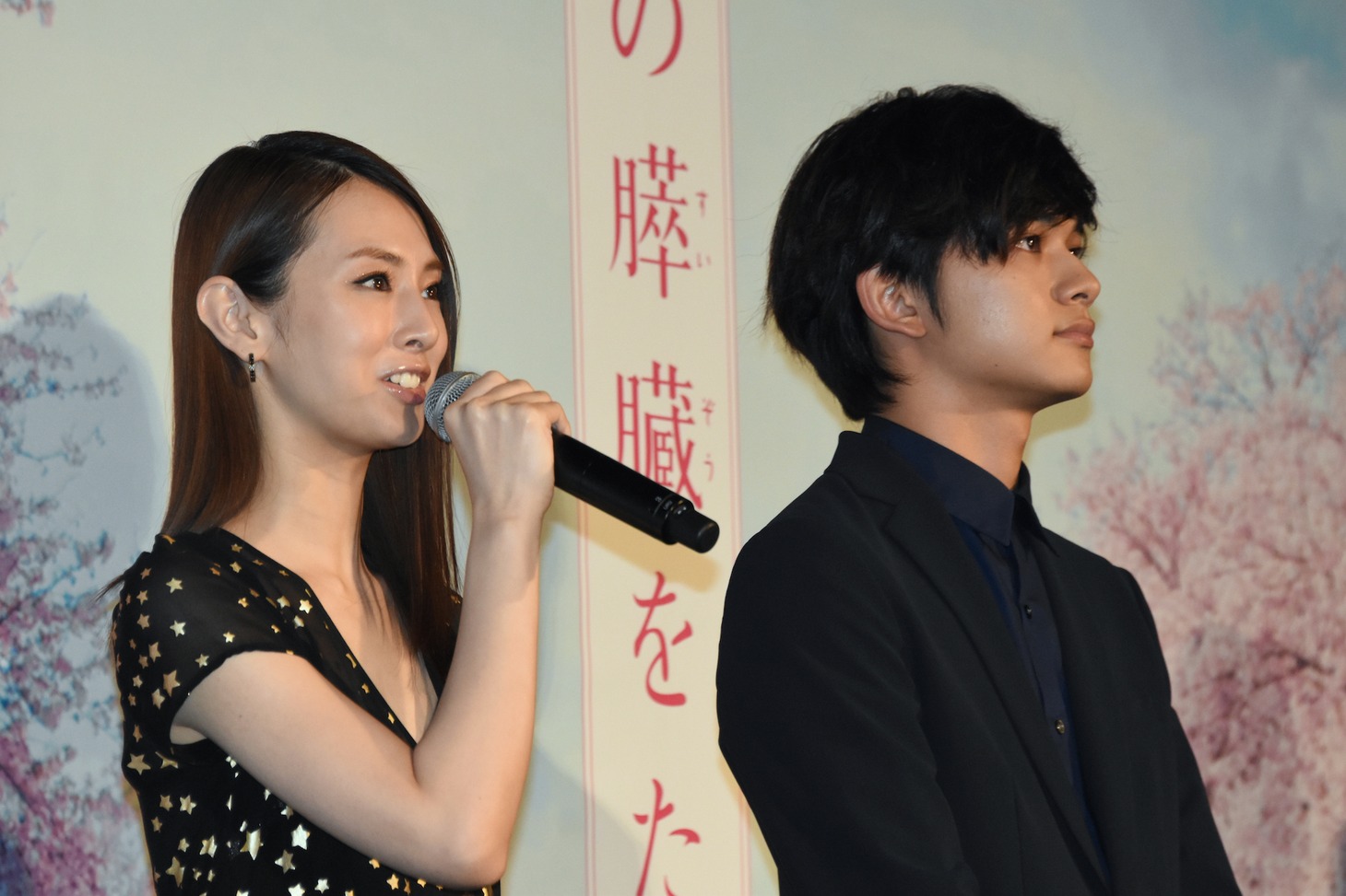 左から北川景子、北村匠海。