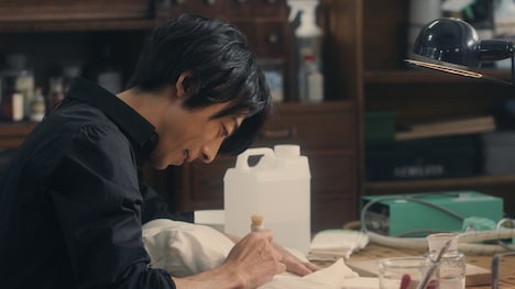 「Laundry Snow朝篇<21:25 東京発、プラハ行き>」のワンシーン。