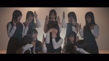 欅坂46「エキセントリック」ミュージックビデオのワンシーン。