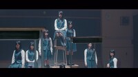 欅坂46「エキセントリック」ミュージックビデオのワンシーン。