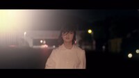 欅坂46「エキセントリック」ミュージックビデオのワンシーン。