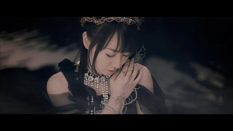 水樹奈々「Destiny's Prelude」ミュージックビデオのワンシーン。