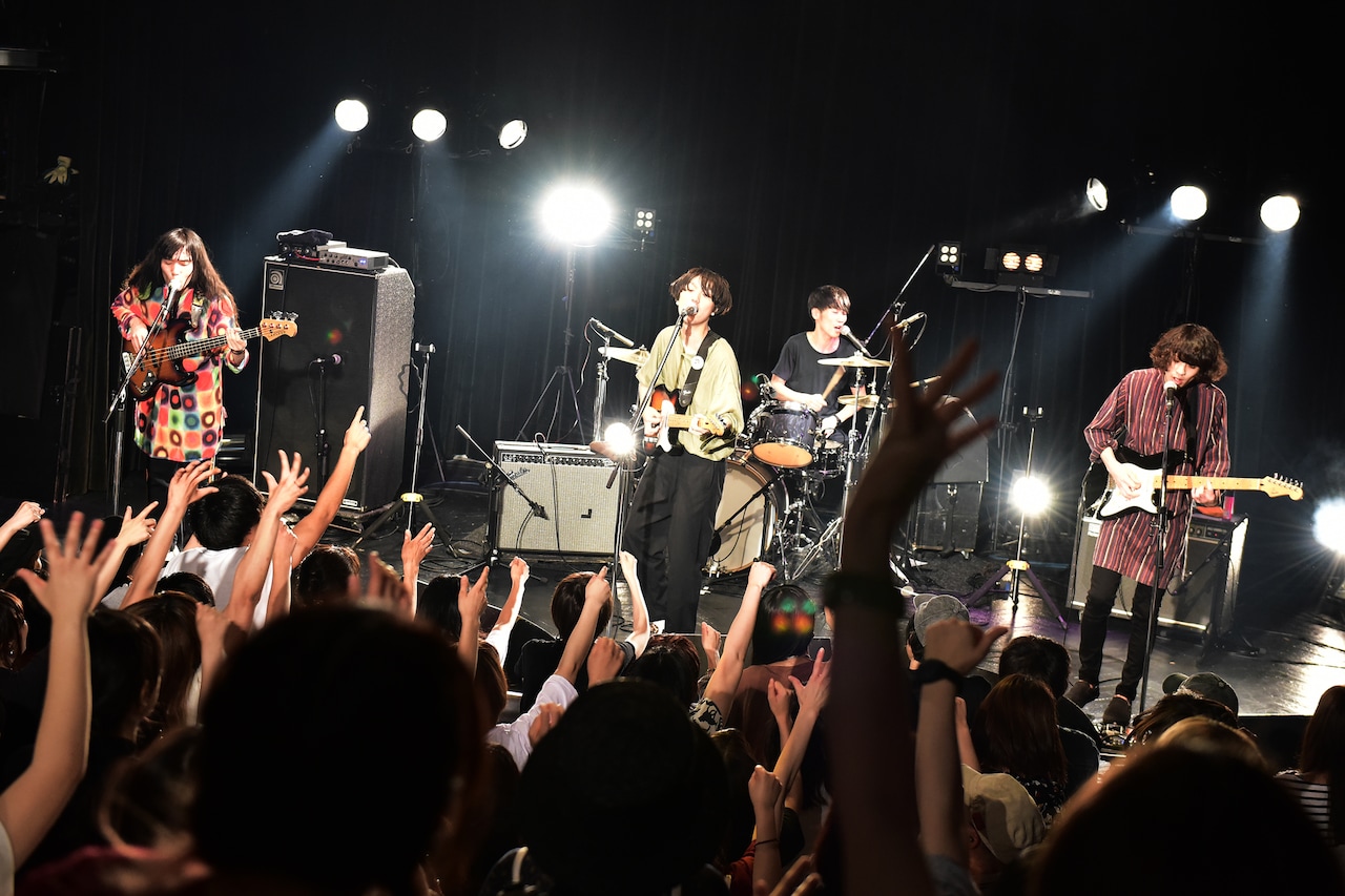 Helsinki Lambda Club、満員の新レーベル設立記念ワンマンライブ