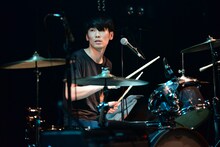 アベヨウスケ（Dr）（撮影：高田真希子）