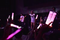 ピンクのペンライトで染まった渋谷WOMB。