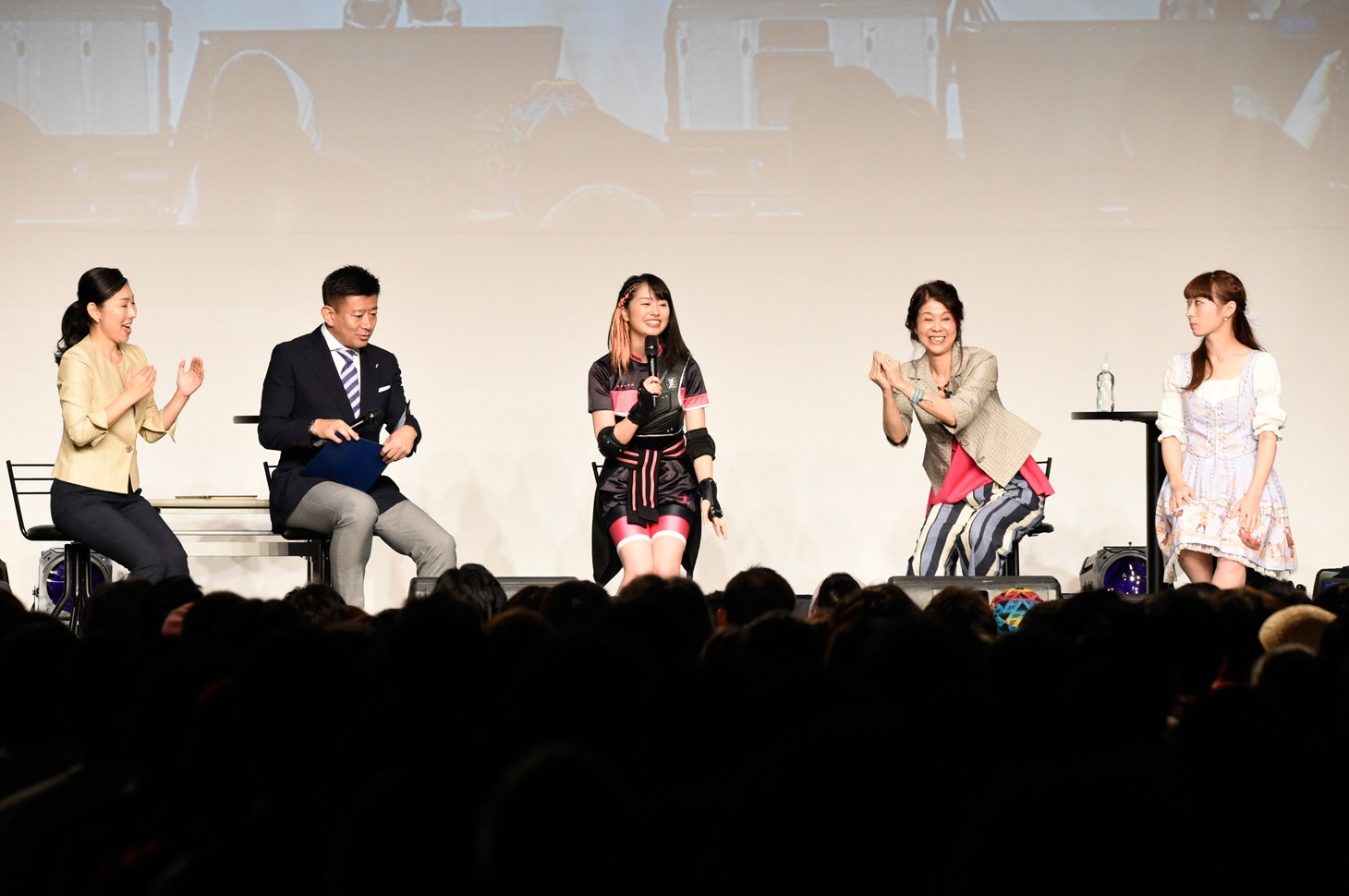 「ももいろクローバーZ 試練の七番勝負・番外編」の様子。（撮影：辺見真也）