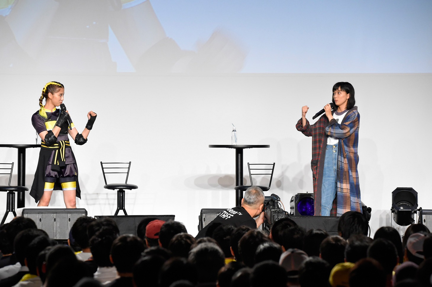 玉井詩織と芳根京子。（撮影：辺見真也）