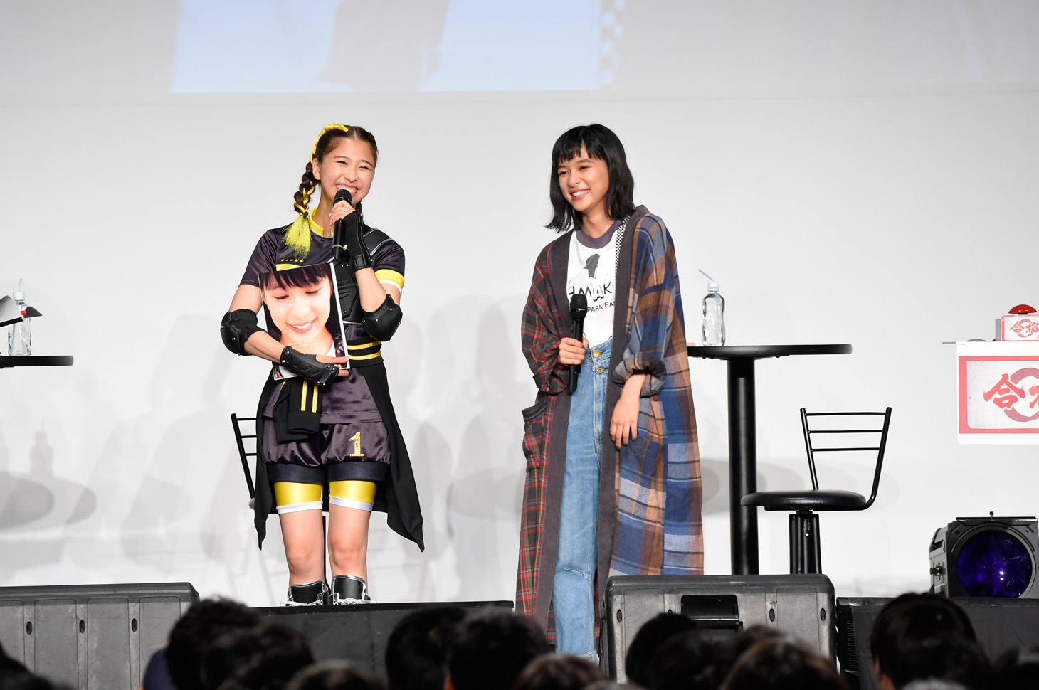 玉井詩織と芳根京子。（撮影：辺見真也）