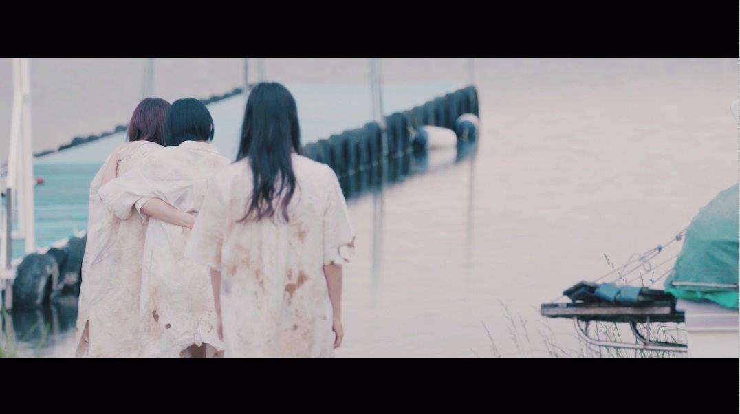 PassCode「ONE STEP BEYOND」のミュージックビデオのワンシーン。