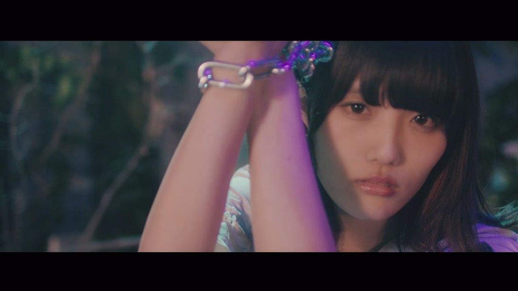 PassCode「ONE STEP BEYOND」のミュージックビデオのワンシーン。