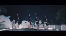 PassCode「ONE STEP BEYOND」のミュージックビデオのワンシーン。