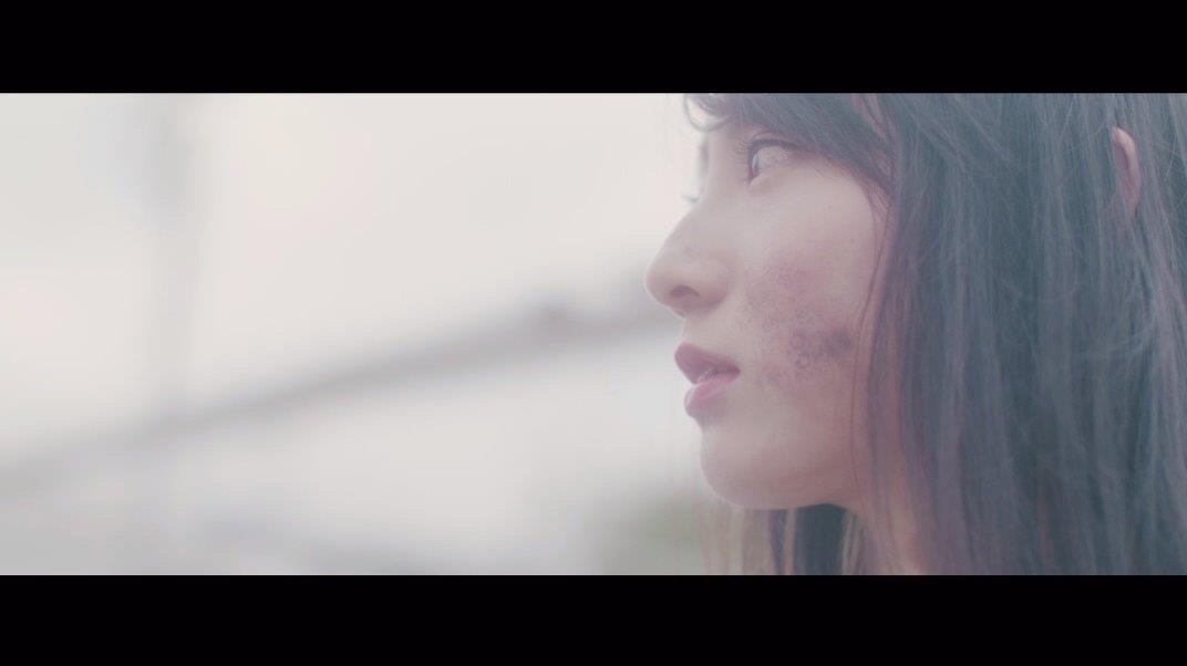 PassCode「ONE STEP BEYOND」のミュージックビデオのワンシーン。